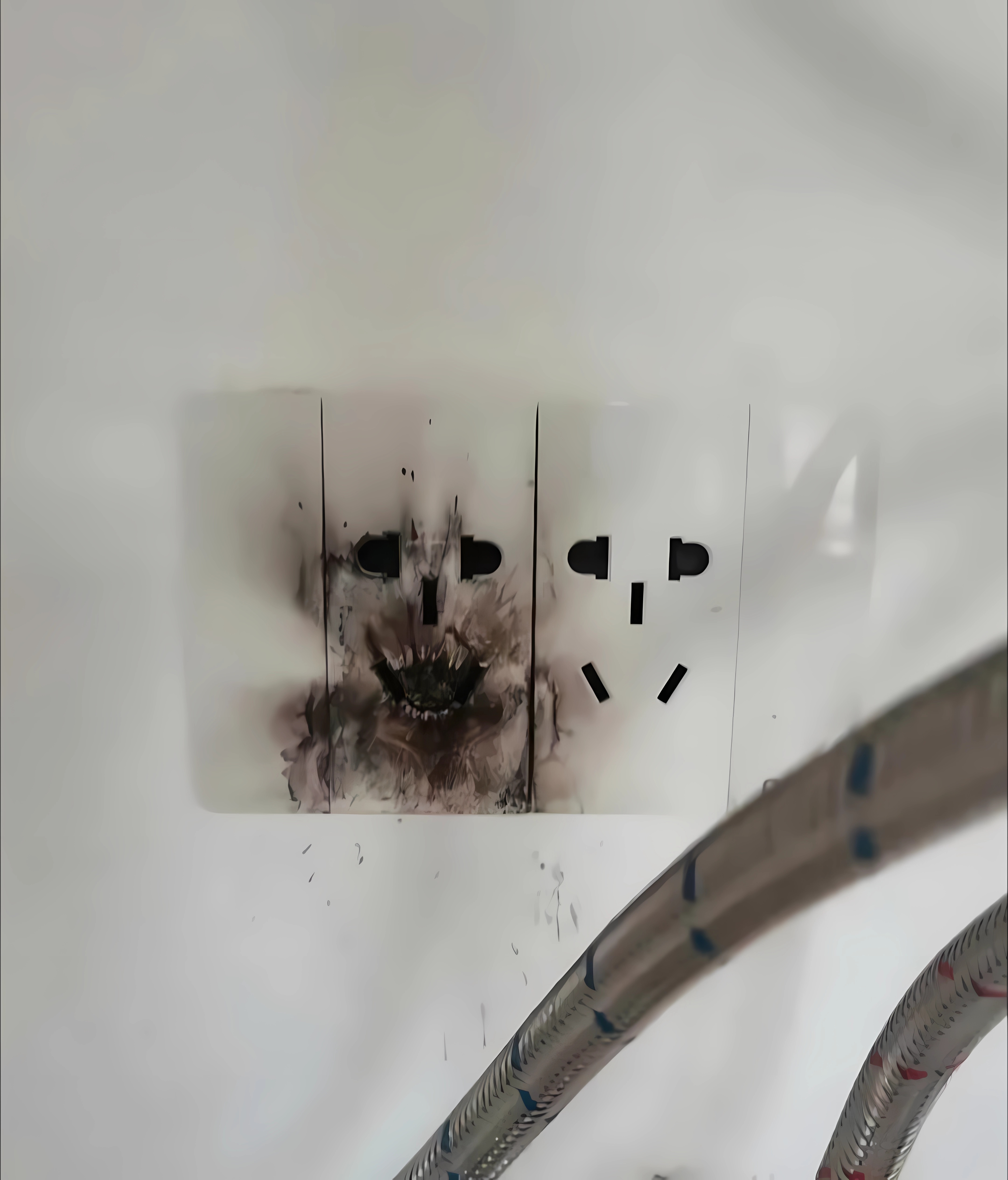 插座上标的l,n是什么意思啊
