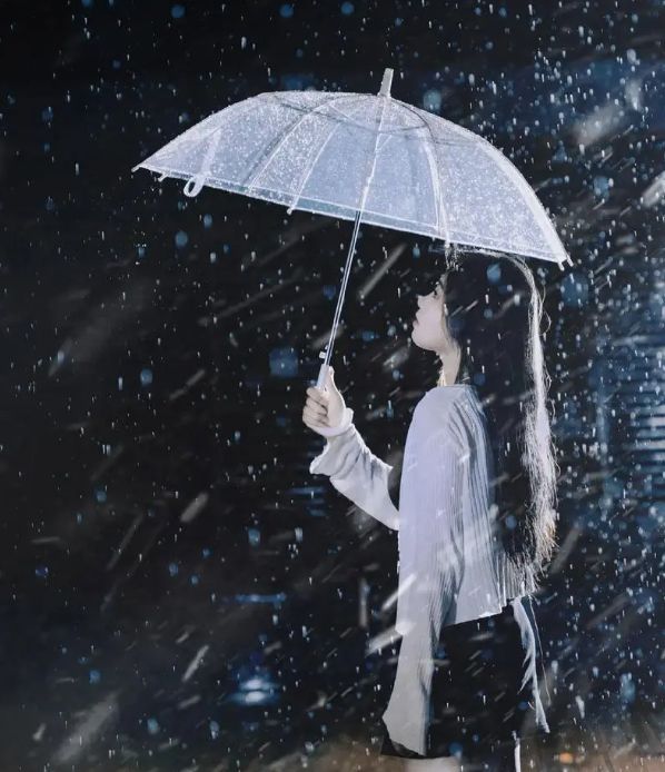 雨一直下的朋友圈句子说说