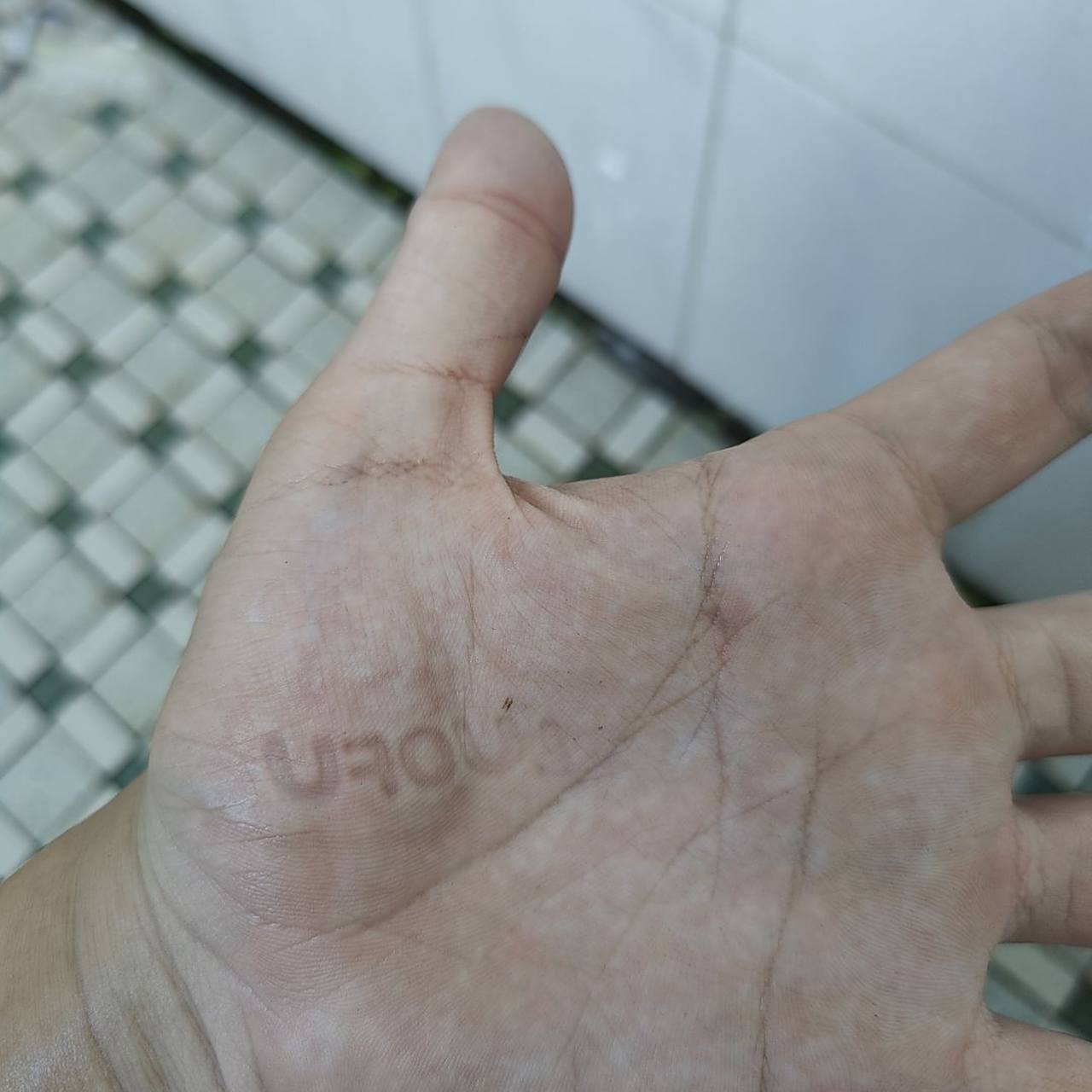 梦见屎沾手上是什么预兆 女性解梦